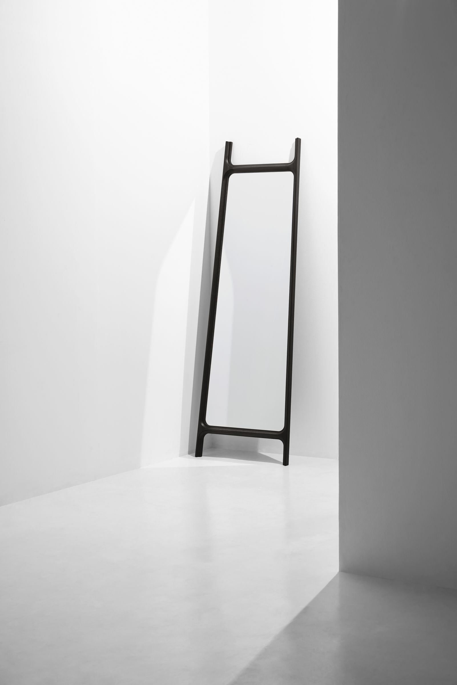 FLOOR MIRROR