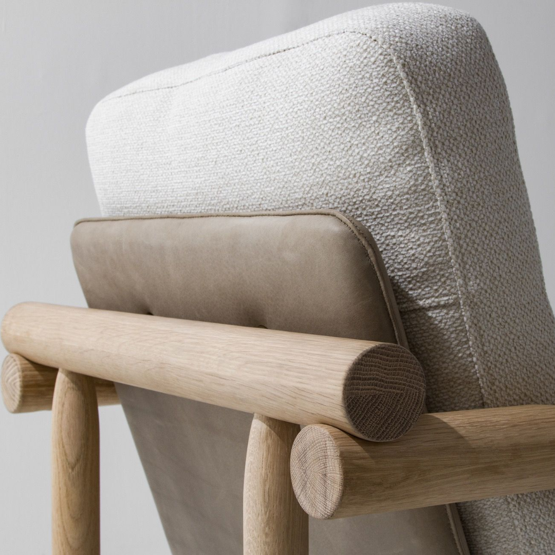 STILT LOUNGE CHAIR