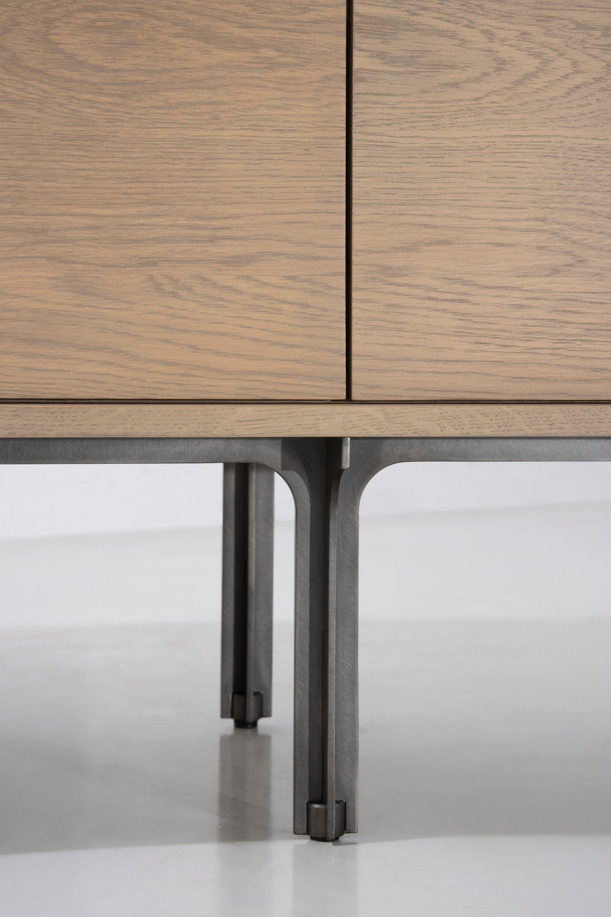 TOTE CREDENZA