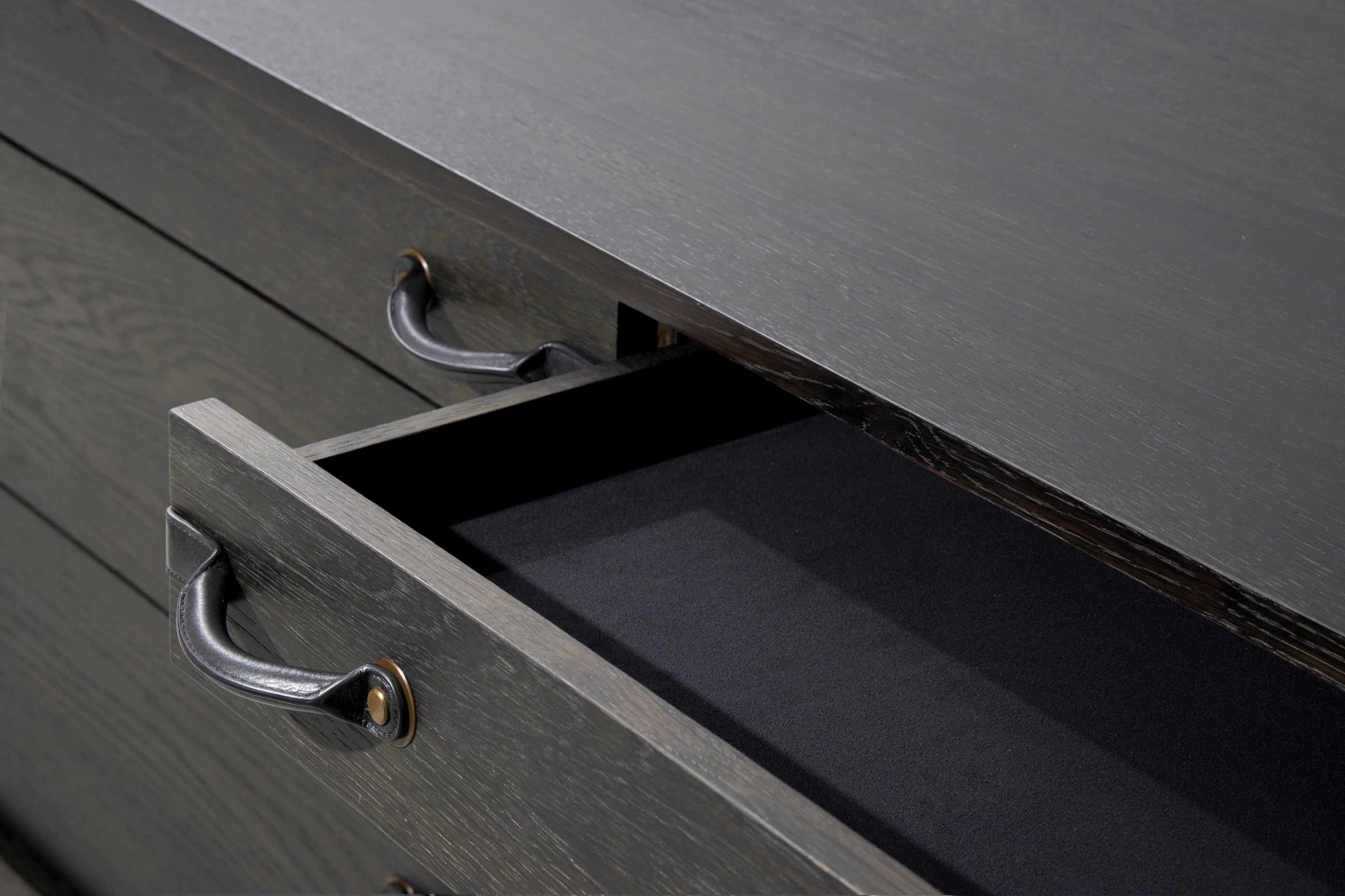 TOTE DRESSER