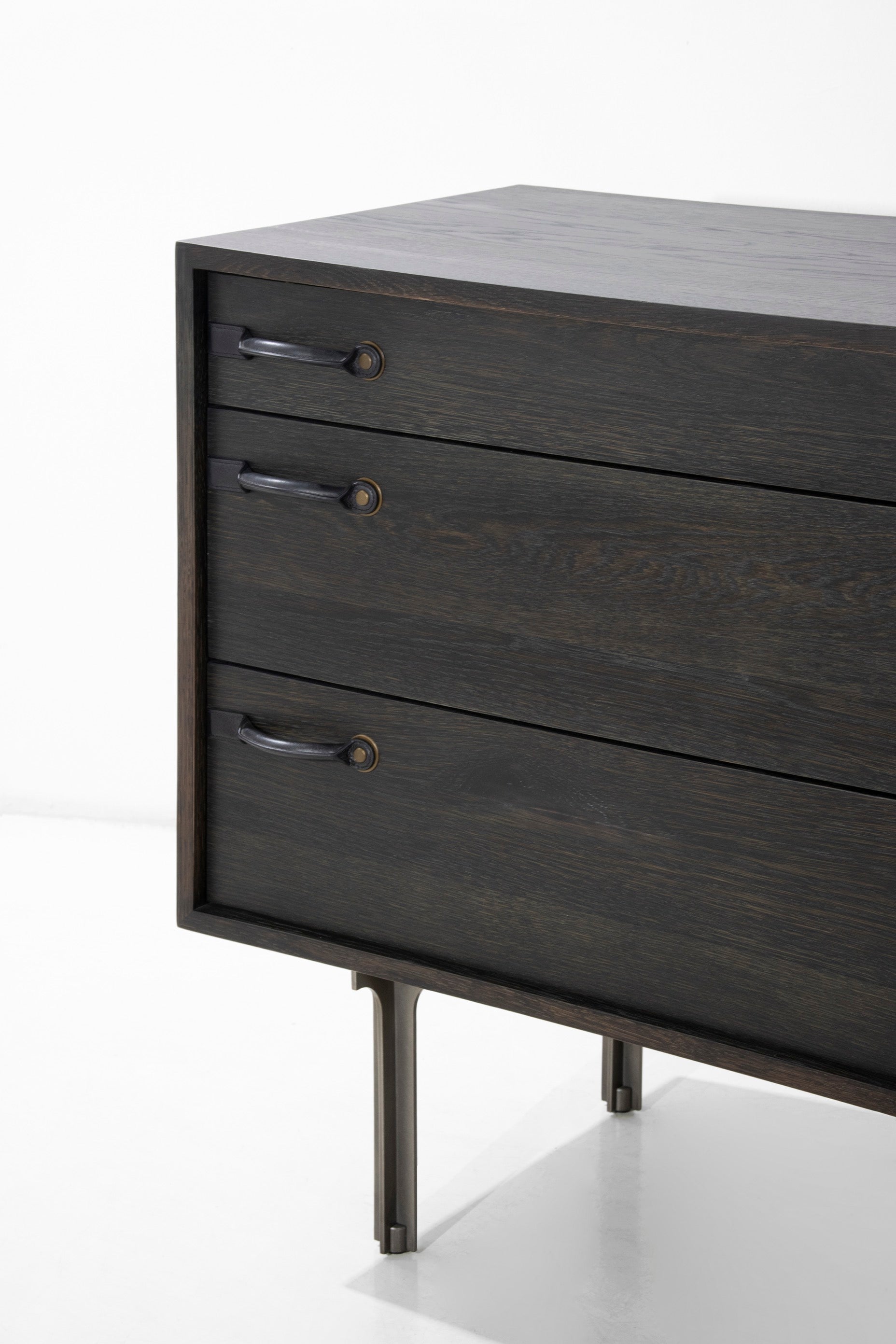 TOTE DRESSER