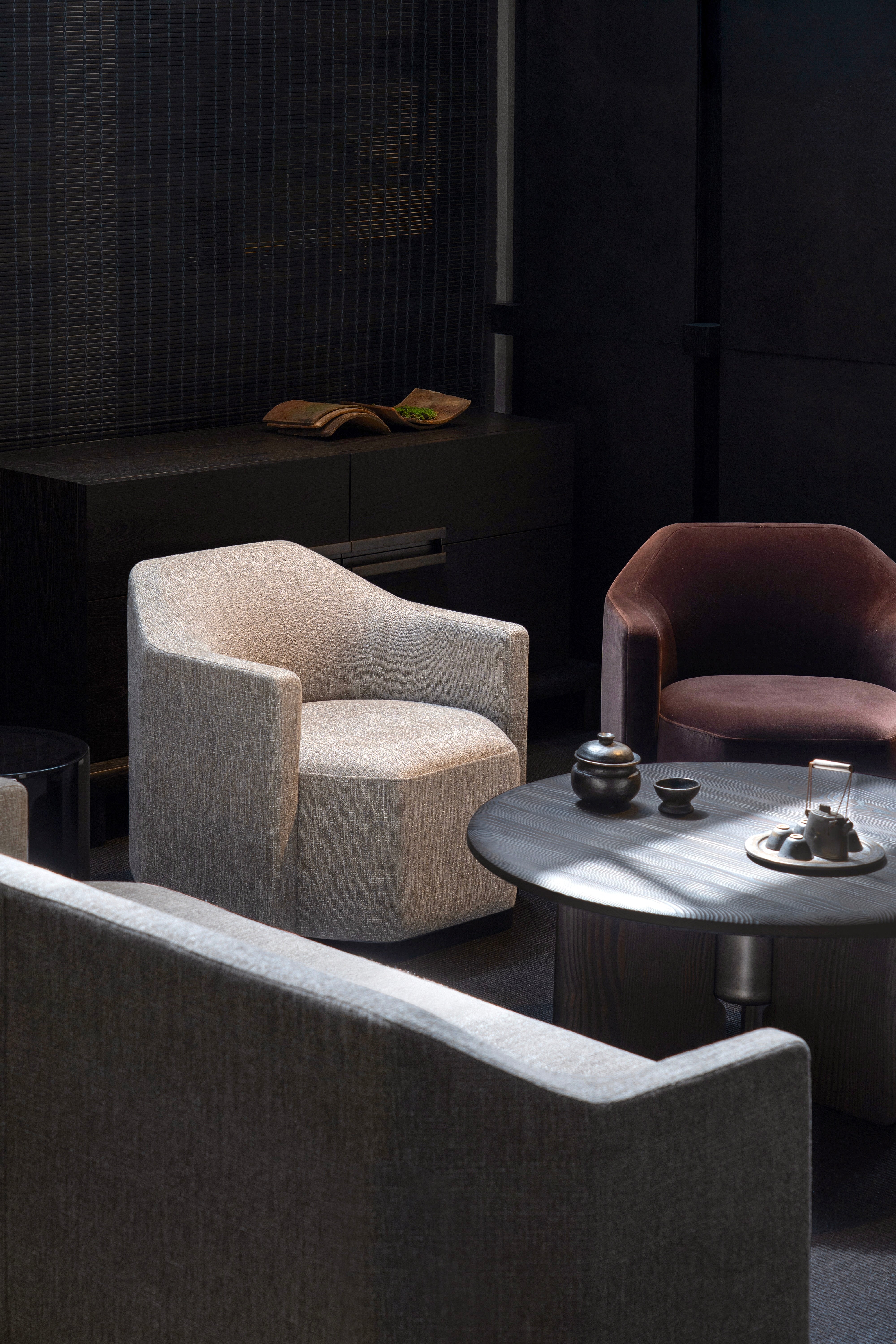 BAGUA SWIVEL LOUNGE CHAIR