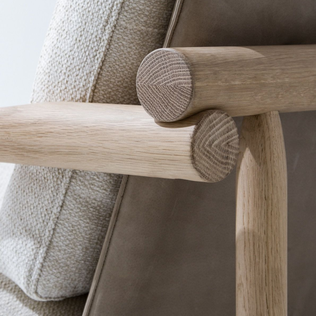 STILT LOUNGE CHAIR