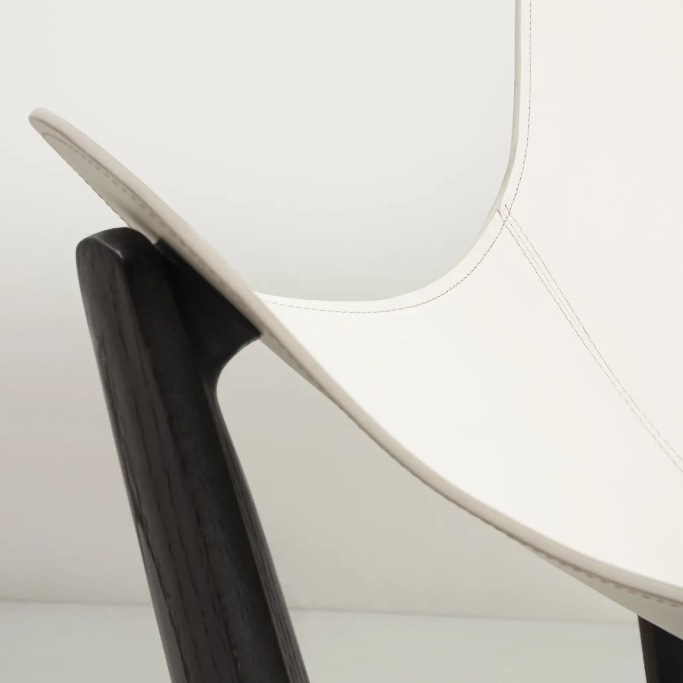 #upholstery_leather / amos light