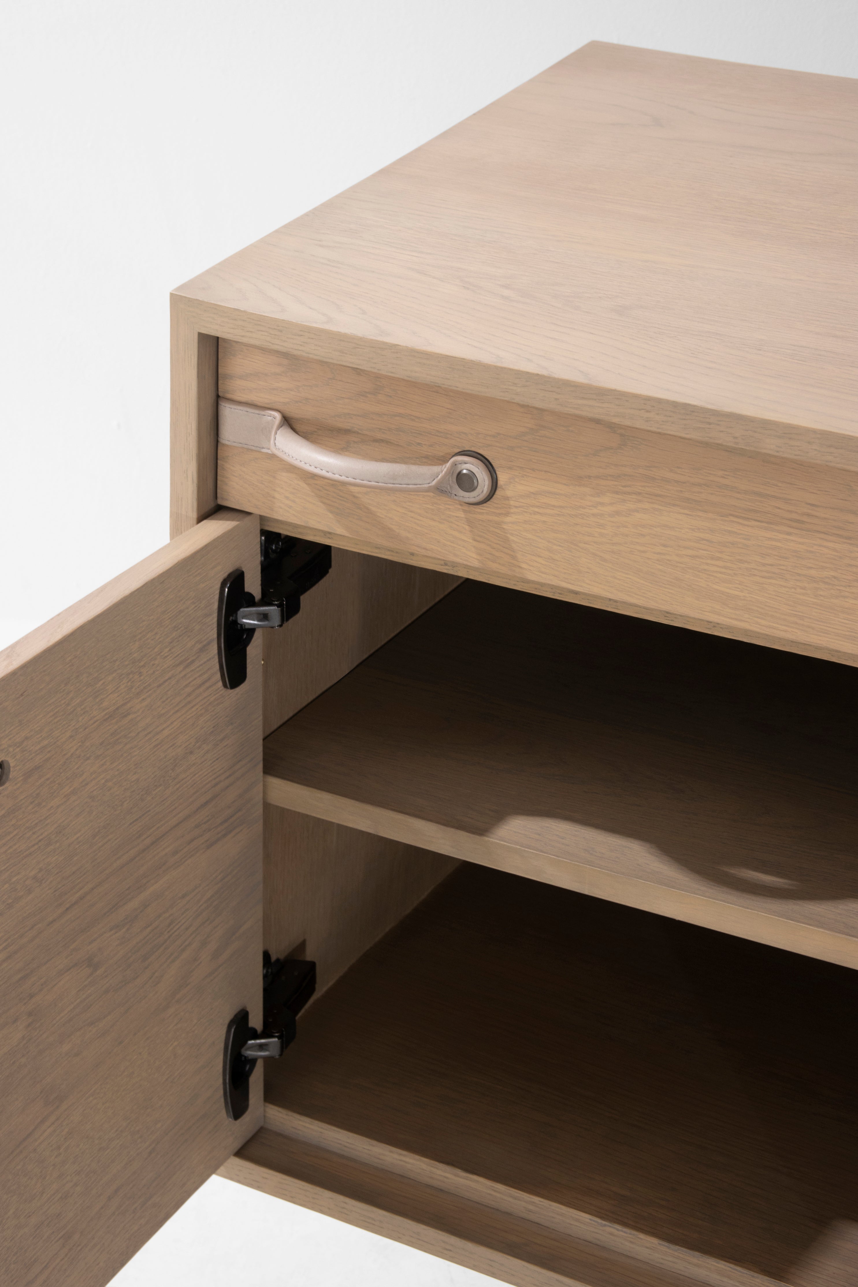 TOTE CREDENZA