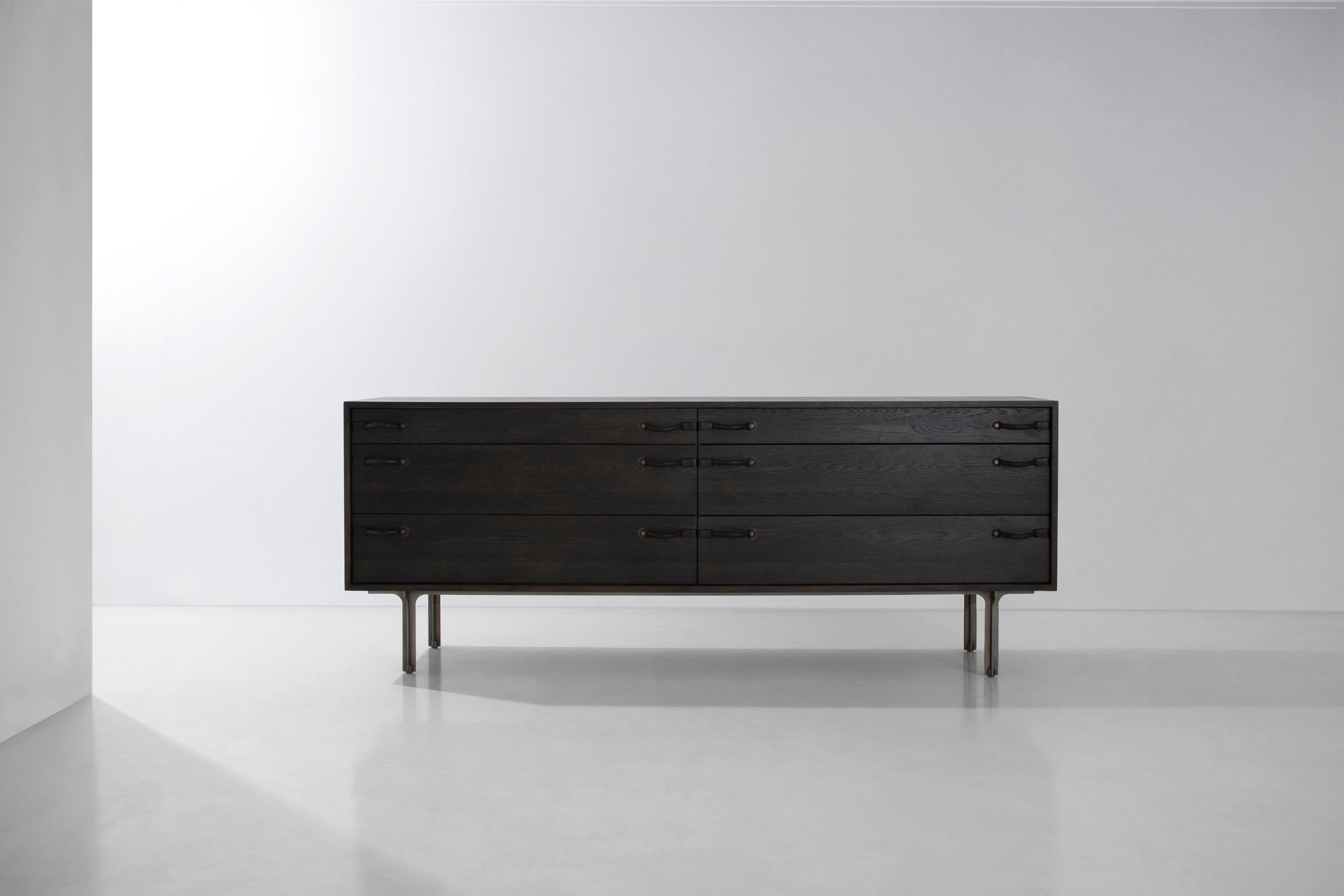 TOTE DRESSER