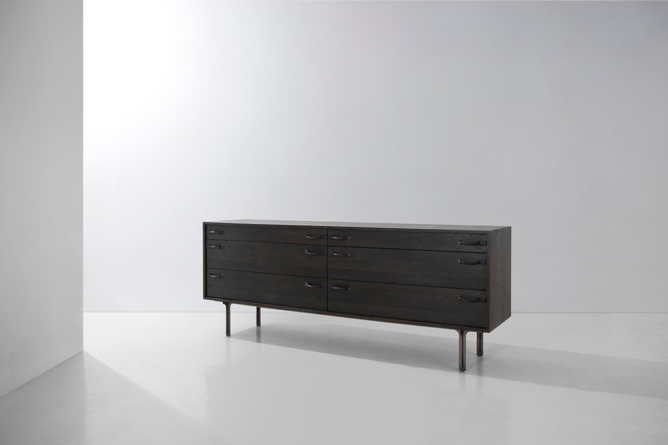 TOTE DRESSER
