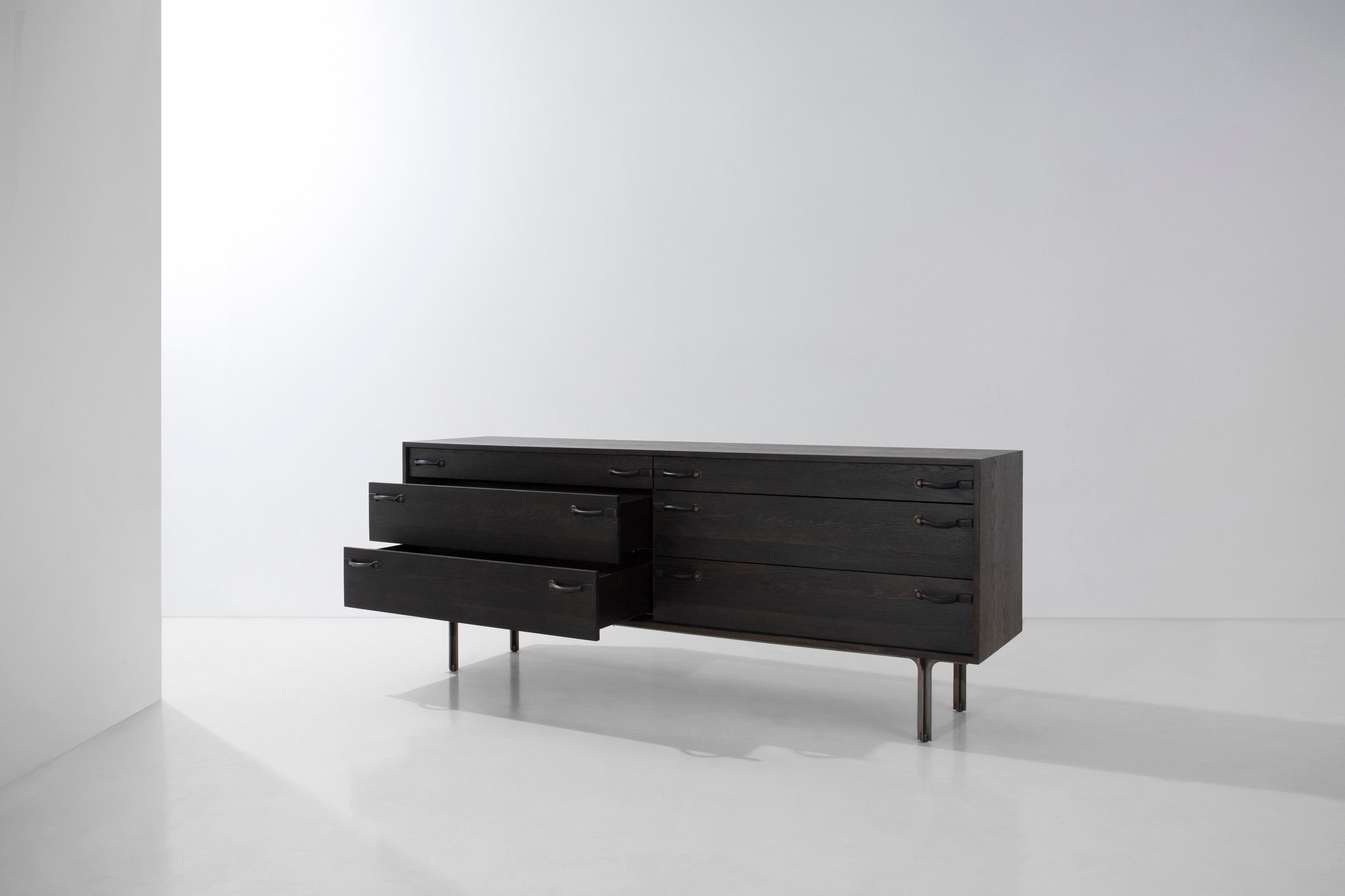 TOTE DRESSER
